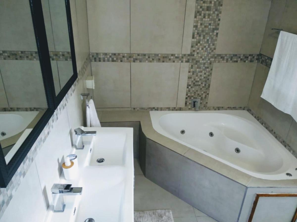Arlogenix Villa Durbanville Buitenkant foto